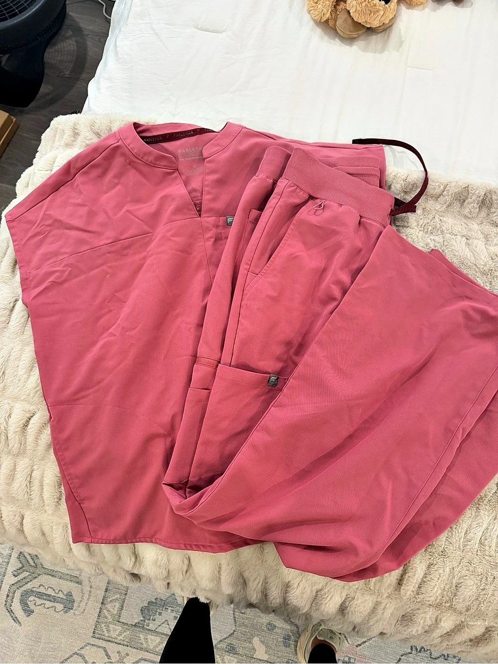 Fabletics Scrubs Cosmic Pink Size S top M bottoms, like new condition